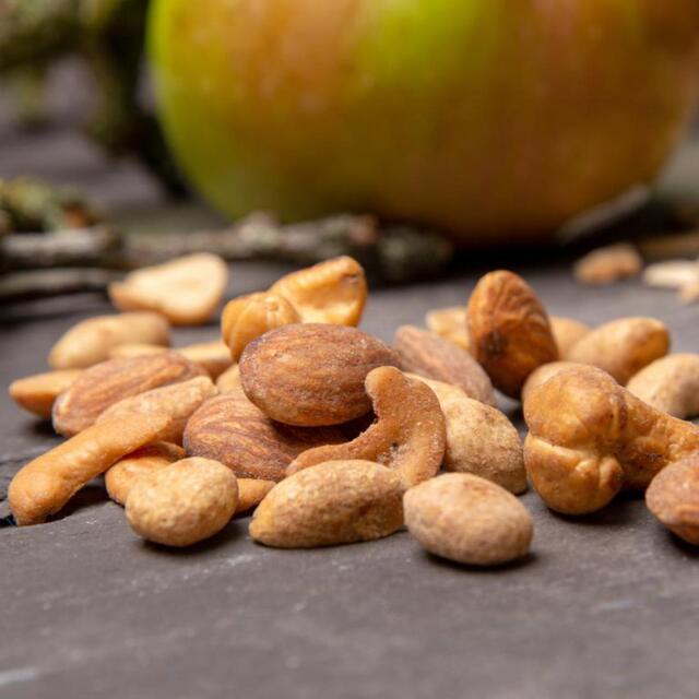 Mr Filbert's Somerset Applewood Smoked Peanuts, Almonds and Cashews thumbnail 2