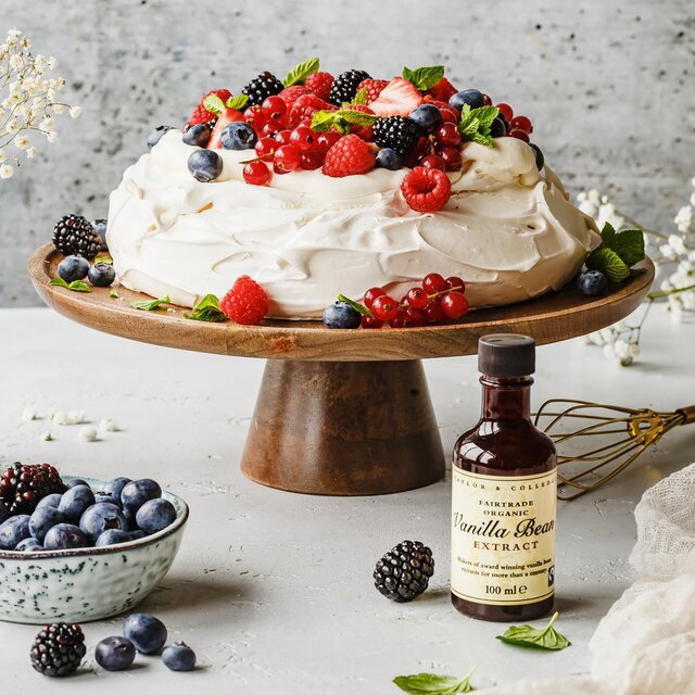 Taylor & Colledge Organic & Fairtrade Vanilla Bean Extract thumbnail 9