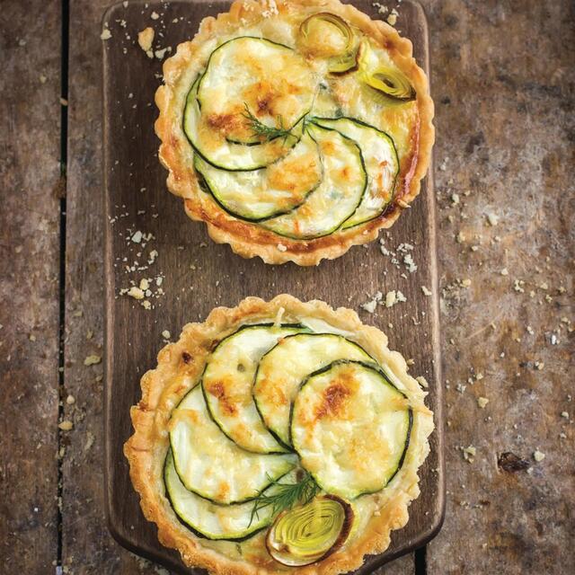 Tala 4 Non-stick Tart Tins, 10cm dia thumbnail 8