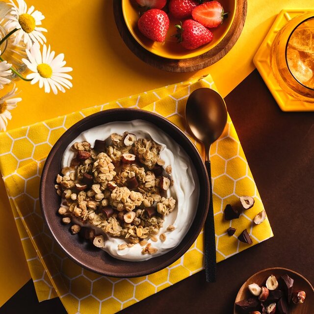 Kellogg's Crunchy Nut Hazelnut & Chocolate Breakfast Granola thumbnail 4