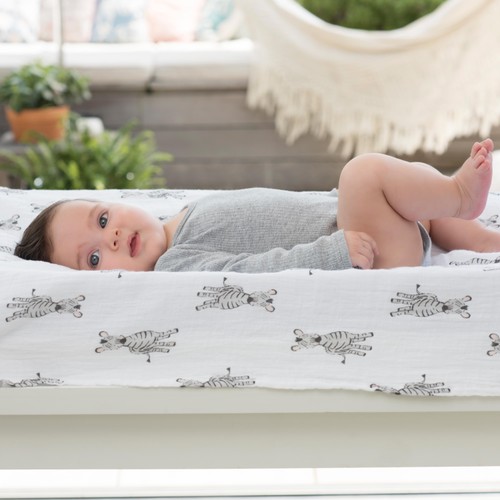 Aden + Anais Muslin Large Swaddle Safari Babes thumbnail 7