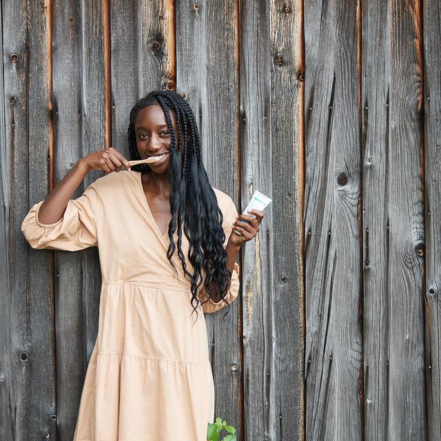 Weleda Natural Salt Toothpaste Fluoride Free with Sodium Bicarbonate thumbnail 3