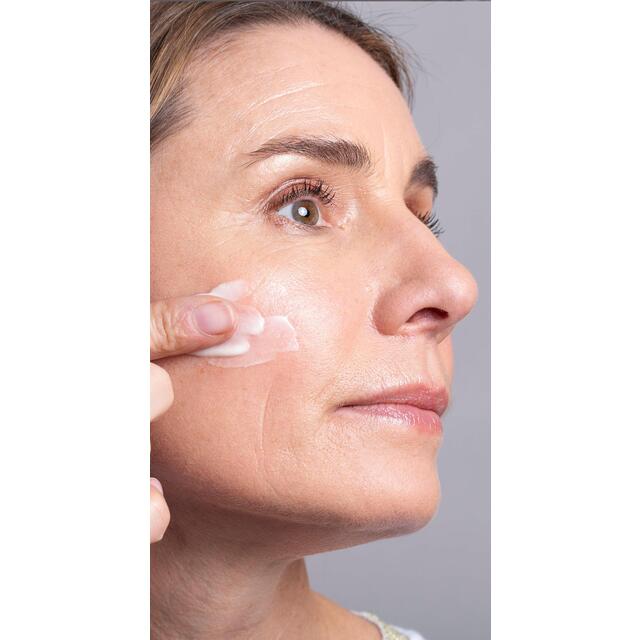 Balance Me Vitamin C Repair Serum thumbnail 6