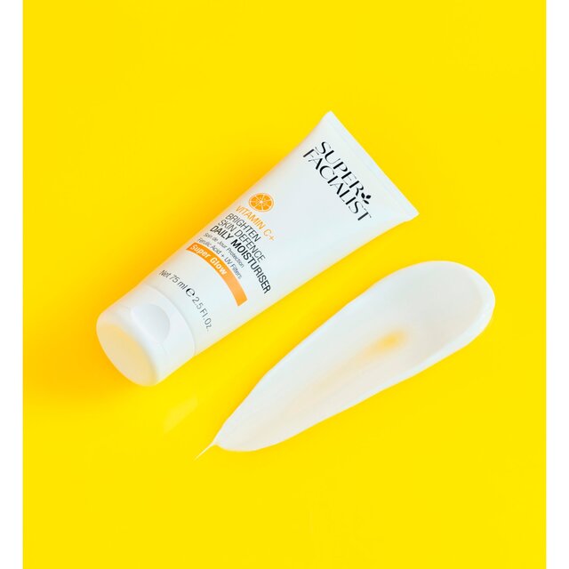 Super Facialist Vitamin C Daily Moisturiser thumbnail 5
