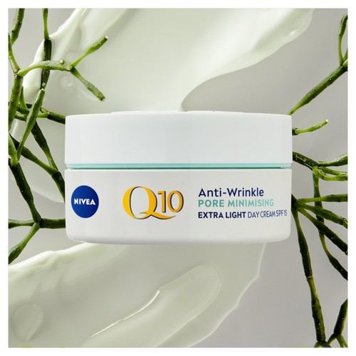 NIVEA Q10 Power Anti-Wrinkle Pore Refining Day Face Cream SPF15 thumbnail 2