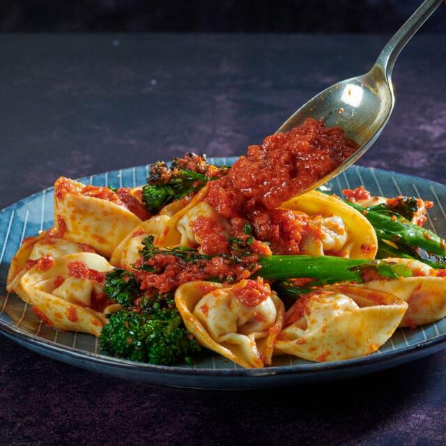 Dell'Ugo Fresh Red Pepper Pesto thumbnail 2