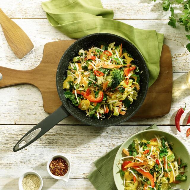 Zyliss Ultimate Non-Stick Frying Pan 24cm thumbnail 3