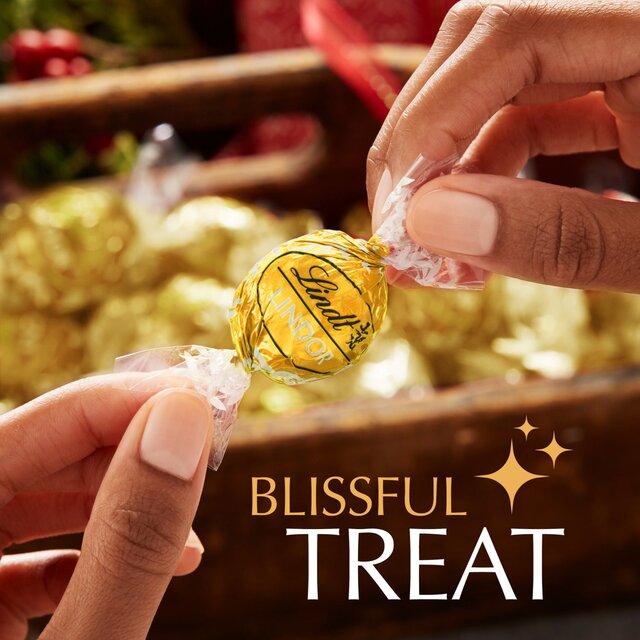 Lindt Lindor White Chocolate Truffles thumbnail 7