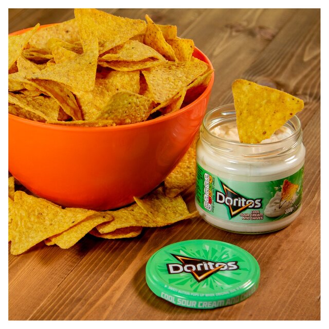 Doritos Cool Sour Cream & Chive Dip thumbnail 4