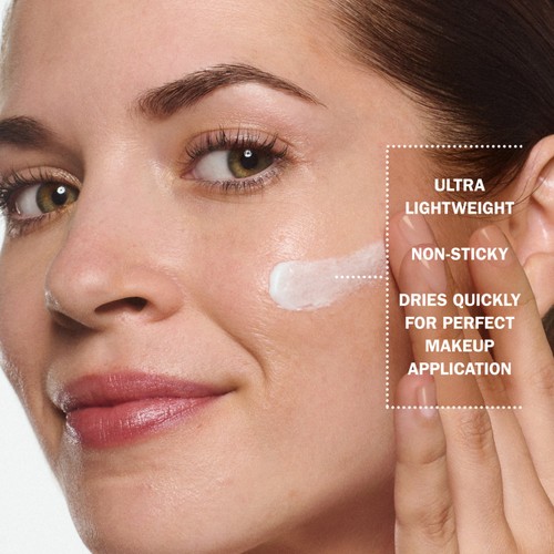 Olay Regenerist Whip Light as Air Anti-Ageing Moisturiser with SPF30 thumbnail 5