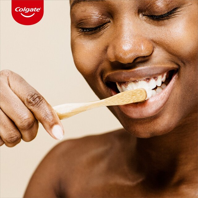 Colgate Bamboo Charcoal Soft Manual Toothbrush thumbnail 7