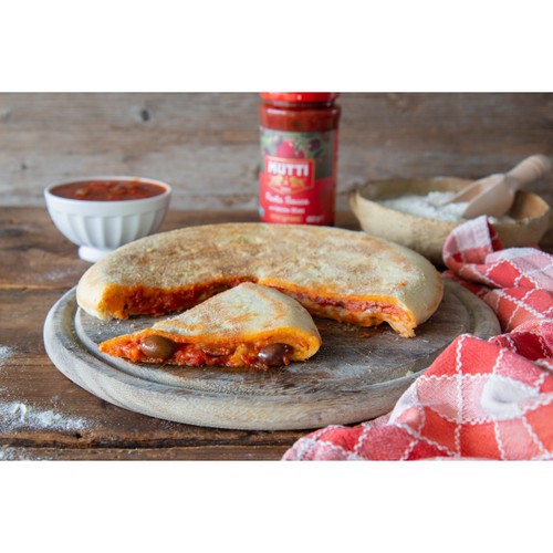 Mutti Tomato & Olive Pasta Sauce No Added Sugar thumbnail 4