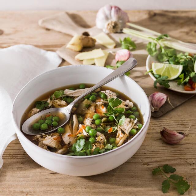 Daylesford Organic 10 Hour Chicken Bone Broth with Lemongrass & Red Chilli thumbnail 2