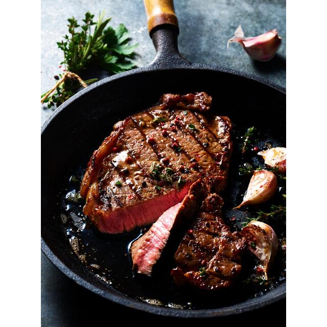 M&S Select Farms 21 Day Matured Sirloin Steak thumbnail 3