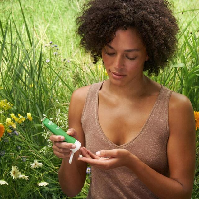 Weleda Skin Food Moisturiser Face and Body Natural Organic Dry Skin, Primer thumbnail 2