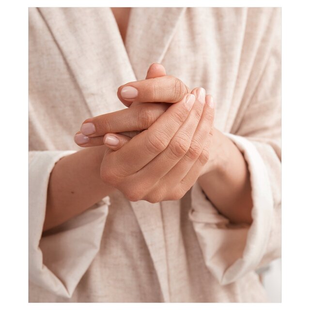 NIVEA 3 in 1 Repair Hand Cream thumbnail 3