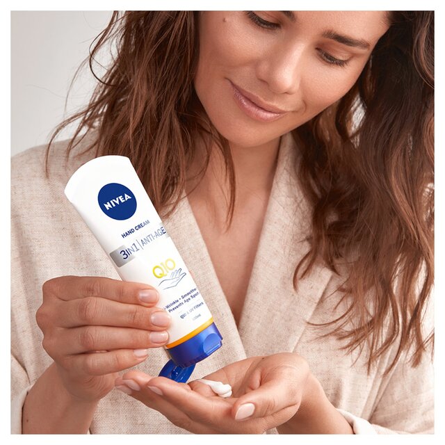 NIVEA Q10 Anti-Age 3 in 1 Hand Cream thumbnail 2