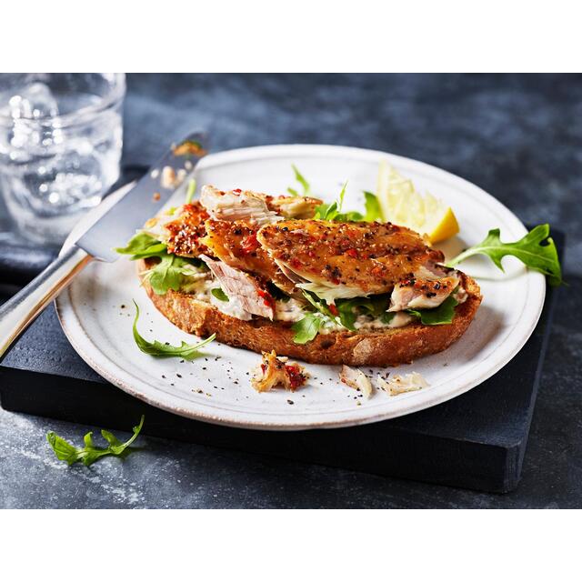 M&S Oak & Beechwood Scottish Smoked Peppered Mackerel thumbnail 3