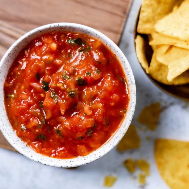 M&S Tangy Tomato Salsa thumbnail 4