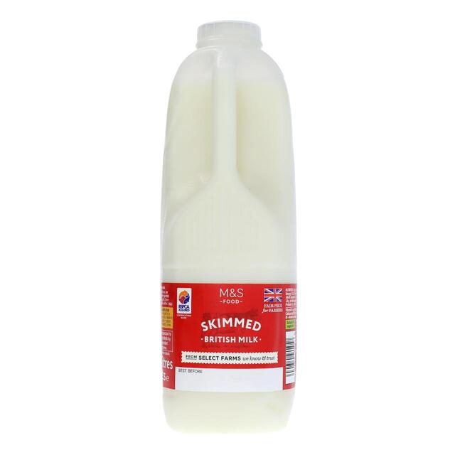 M&S Select Farms British Skimmed Milk 2 Pints thumbnail 3