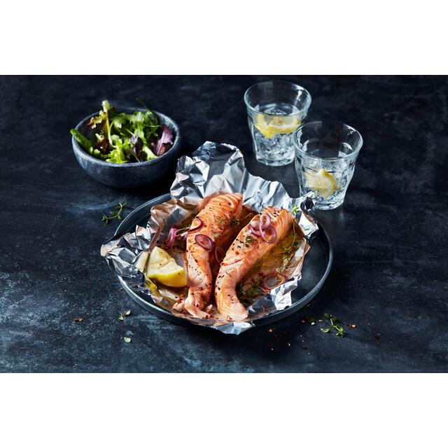 M&S Scottish 2 Salmon Fillets Skin On thumbnail 4