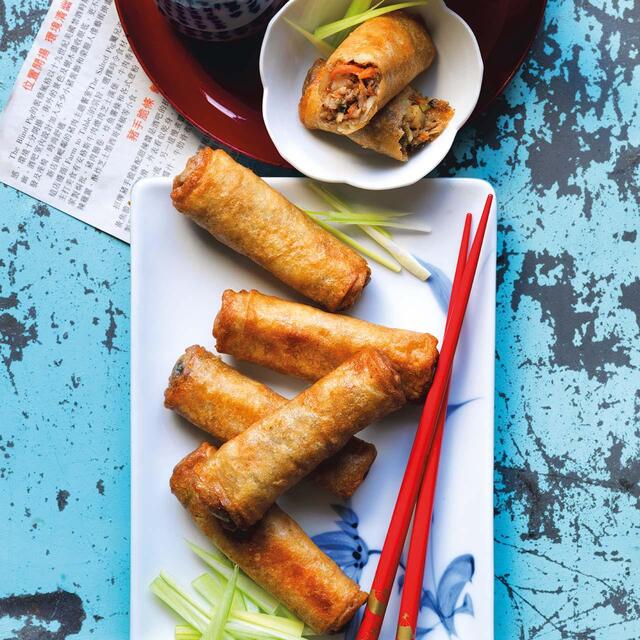 M&S 6 Duck Spring Rolls thumbnail 3