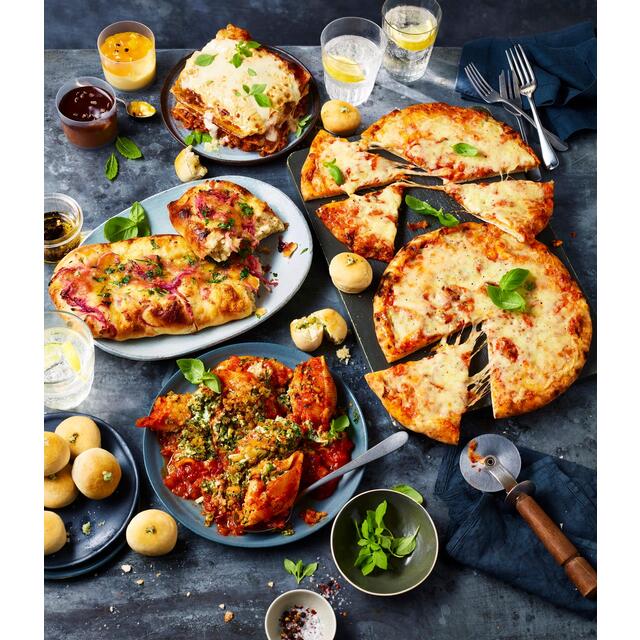 M&S Red Onion, Regato & Mozzarella Pantofola thumbnail 2