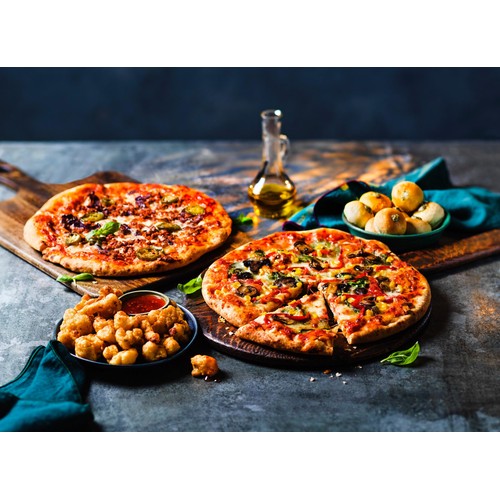 M&S Very Veggie Woodfired & Stonebaked Pizza  thumbnail 3