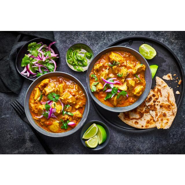 M&S Select Farms Free Range Chicken Thighs Skinless & Boneless thumbnail 3