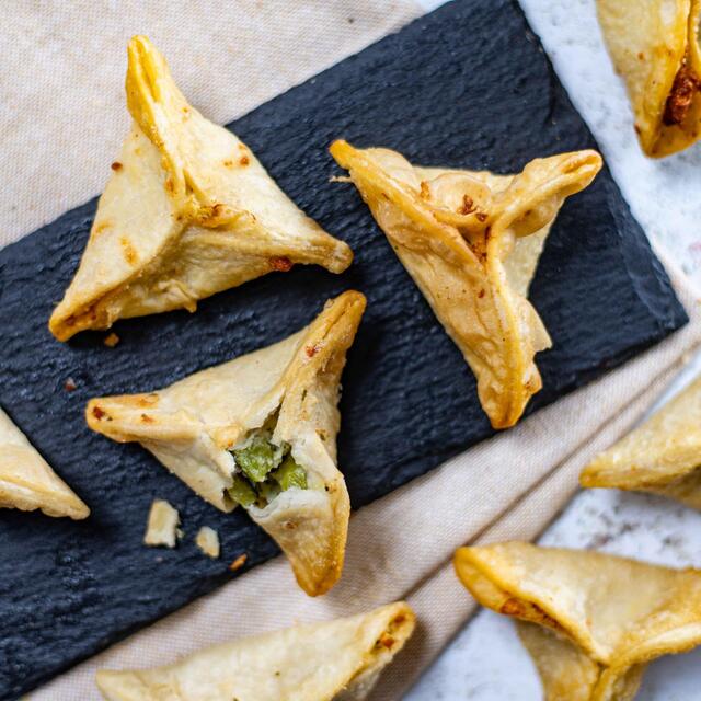 M&S Courgette & Halloumi Triangles thumbnail 3