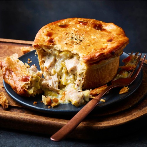 M&S Gastropub Chicken & Leek Pie for One thumbnail 2