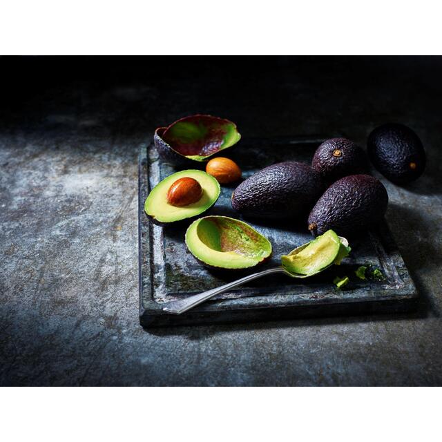 M&S Perfectly Ripe Extra Large Hass Avocado thumbnail 4