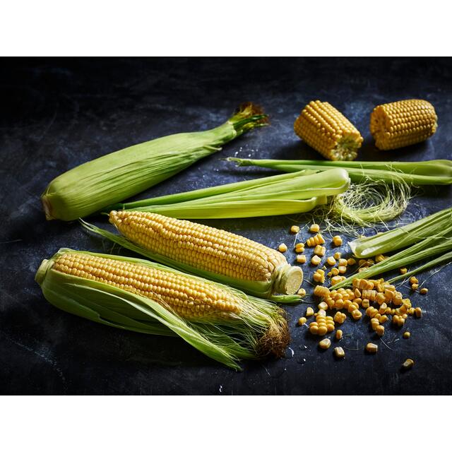 M&S Super Sweet Corn on the Cob thumbnail 2