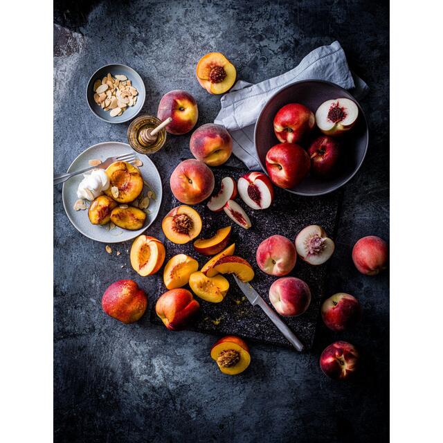 M&S Perfectly Ripe White Nectarines thumbnail 2