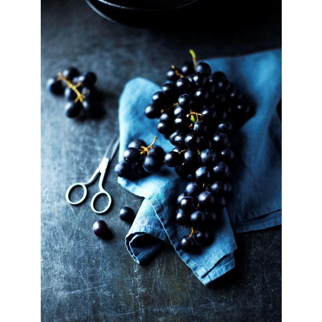 M&S Collection Sable Seedless Grapes thumbnail 2