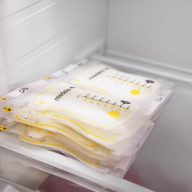 Medela Breastmilk Storage Bags thumbnail 5
