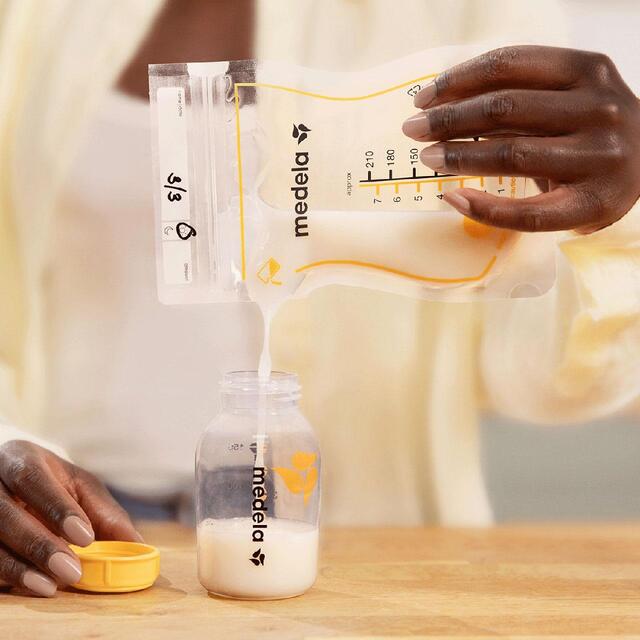 Medela Breastmilk Storage Bags thumbnail 6