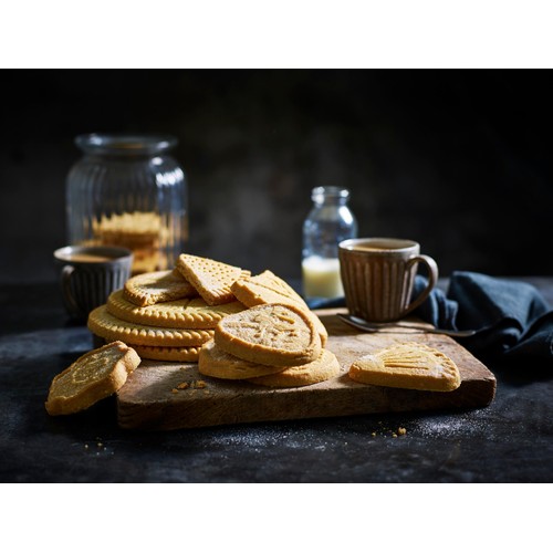 M&S Scottish All Butter Shortbread Assortment Tin thumbnail 2