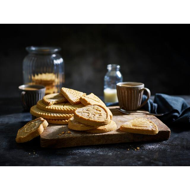 M&S Scottish All Butter Shortbread Assortment Tin thumbnail 2