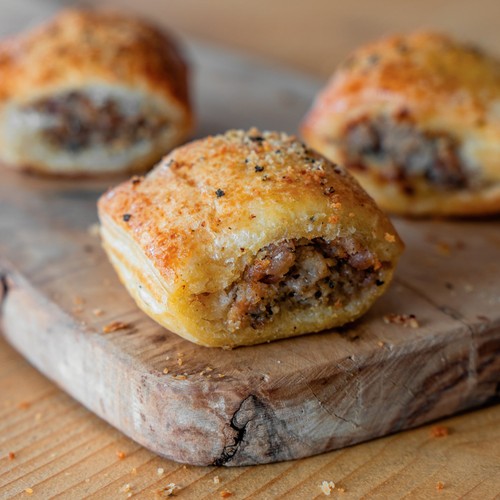 Higgidy 6 Great British Pork & Onion Sausage Rolls thumbnail 2