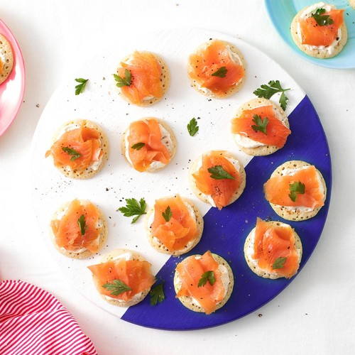 M&S Scottish 20 Mini Smoked Salmon Blinis thumbnail 2