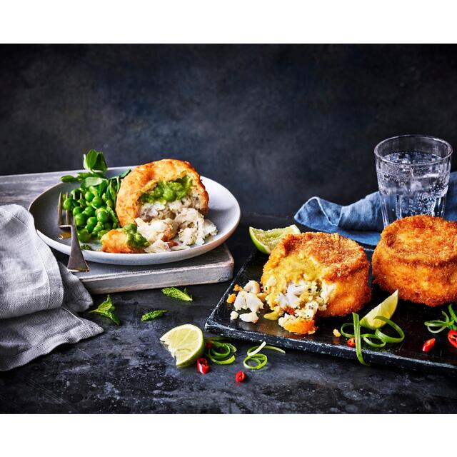 M&S 2 Battered Cod & Crushed Pea Fishcakes thumbnail 2