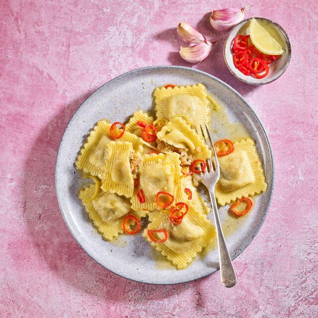 Dell'Ugo Prawn, Garlic & Chilli Ravioli thumbnail 3