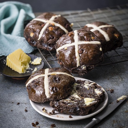 M&S 4 Extremely Chocolatey Hot Cross Buns thumbnail 2