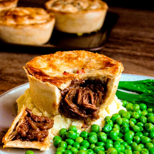 Pieminister Mooless Moo Jack Fruit Steak, Craft Ale & Black Pepper Pie thumbnail 2