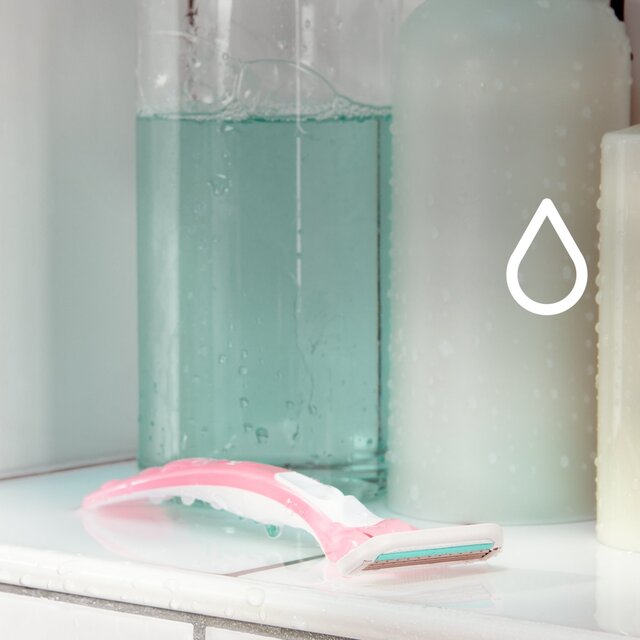 Gillette Venus Disposable Razors Sensitive thumbnail 6