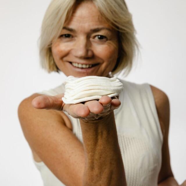 UpCircle Cotton + Bamboo Make Up Remover Pads thumbnail 2