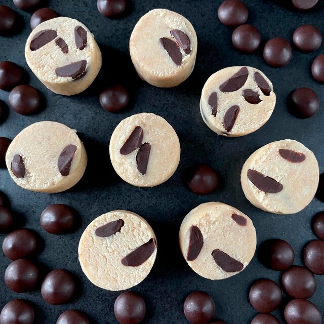 Nibble Simply Cheeky Choc Chip Cookie Dough Low Carb Biscuit Bites thumbnail 5