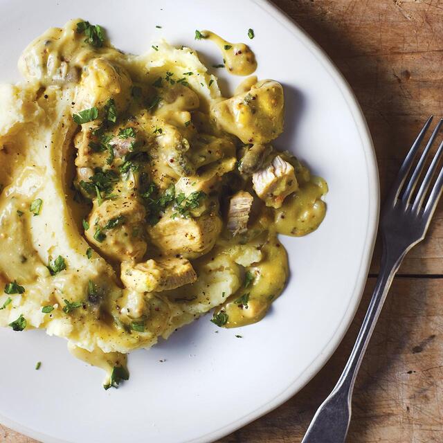 Daylesford Organic Chicken in Cider & Mushroom Sauce with Mashed Potato thumbnail 3