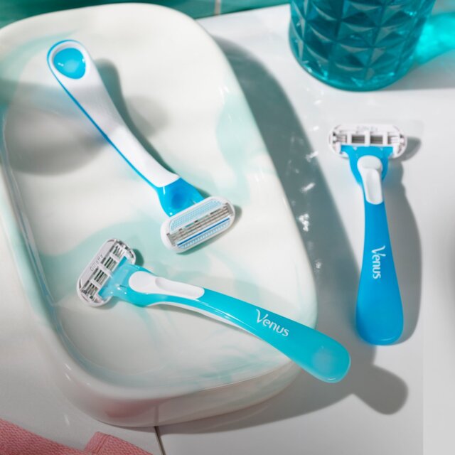 Gillette Venus Oceana Disposable Razors thumbnail 3